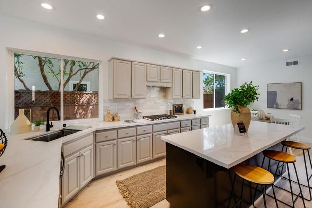 3277 Mount Tamalpais Dr, Roseville, CA 95747