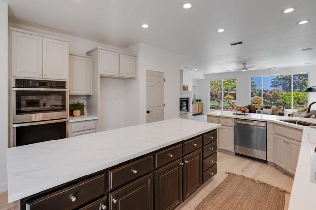 3277 Mount Tamalpais Dr, Roseville, CA 95747