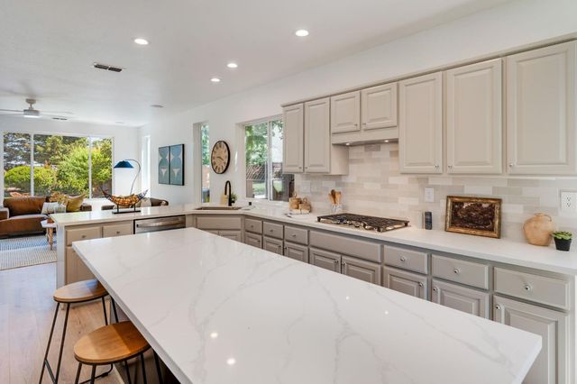 3277 Mount Tamalpais Dr, Roseville, CA 95747