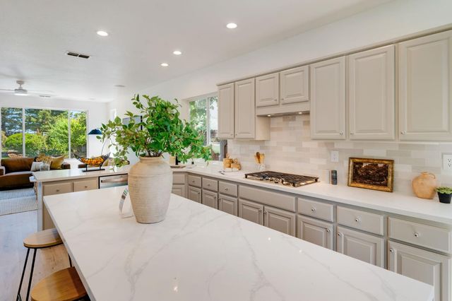 3277 Mount Tamalpais Dr, Roseville, CA 95747