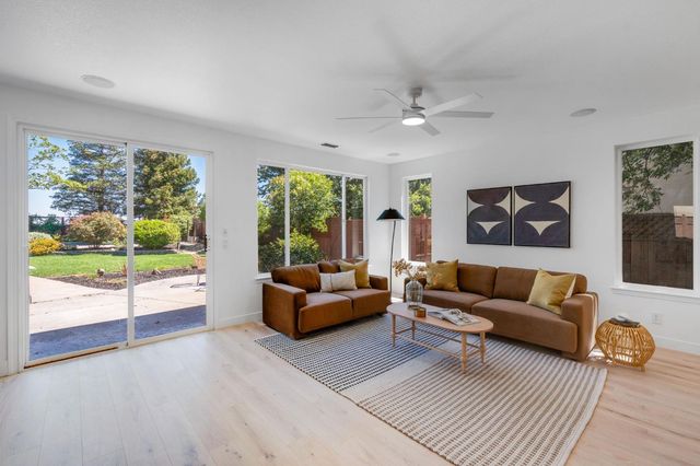 3277 Mount Tamalpais Dr, Roseville, CA 95747