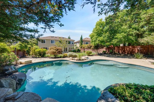 3277 Mount Tamalpais Dr, Roseville, CA 95747