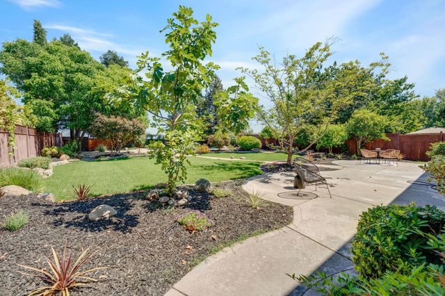 3277 Mount Tamalpais Dr, Roseville, CA 95747