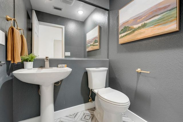 3277 Mount Tamalpais Dr, Roseville, CA 95747