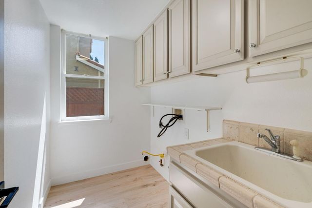 3277 Mount Tamalpais Dr, Roseville, CA 95747