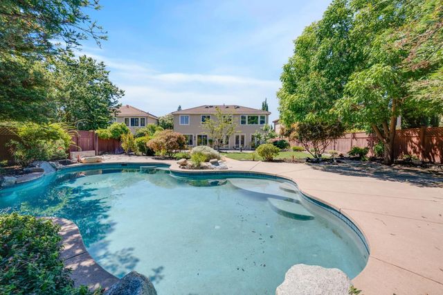 3277 Mount Tamalpais Dr, Roseville, CA 95747