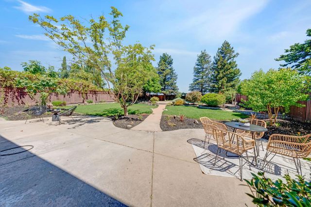 3277 Mount Tamalpais Dr, Roseville, CA 95747