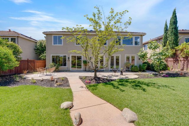 3277 Mount Tamalpais Dr, Roseville, CA 95747