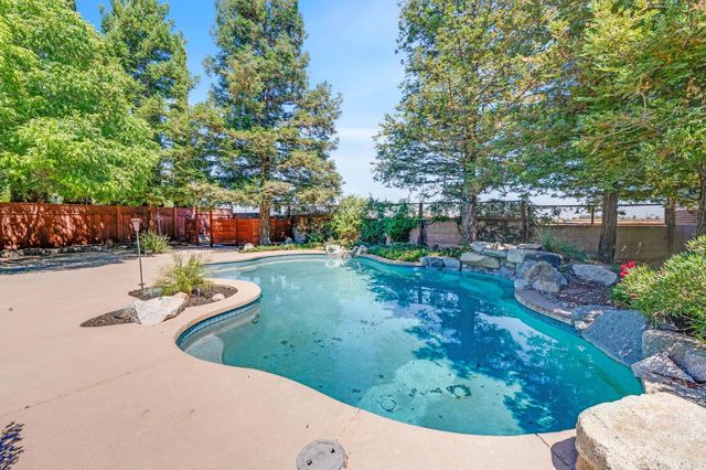 3277 Mount Tamalpais Dr, Roseville, CA 95747