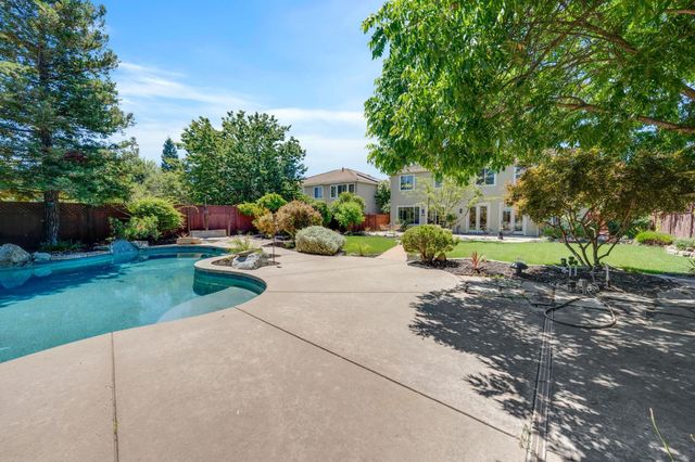 3277 Mount Tamalpais Dr, Roseville, CA 95747