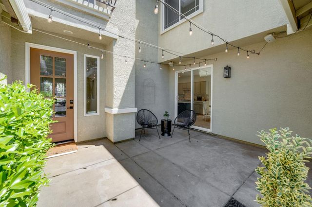 3277 Mount Tamalpais Dr, Roseville, CA 95747