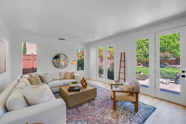 3277 Mount Tamalpais Dr, Roseville, CA 95747