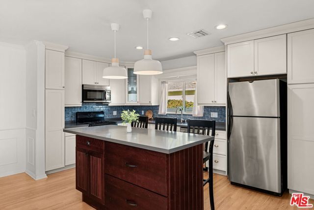 5656 Vesper Avenue, Sherman Oaks, CA 91411