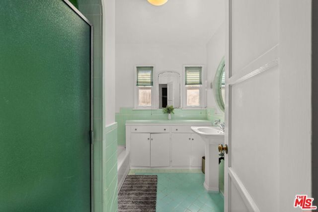 5656 Vesper Avenue, Sherman Oaks, CA 91411