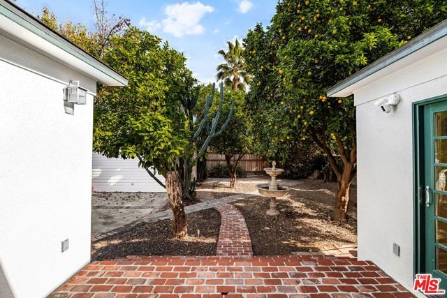 5656 Vesper Avenue, Sherman Oaks, CA 91411