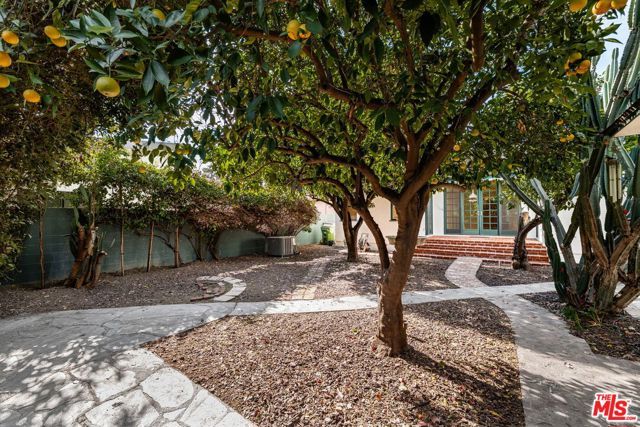 5656 Vesper Avenue, Sherman Oaks, CA 91411