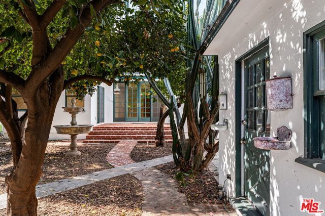 5656 Vesper Avenue, Sherman Oaks, CA 91411