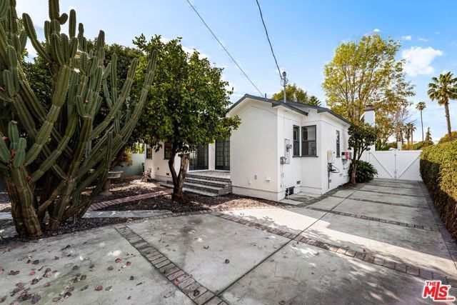5656 Vesper Avenue, Sherman Oaks, CA 91411