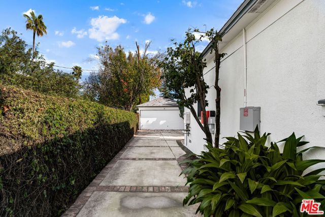 5656 Vesper Avenue, Sherman Oaks, CA 91411