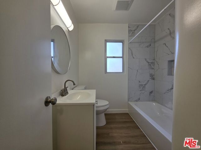 1280 West Boulevard 1282B, Los Angeles, CA 90019