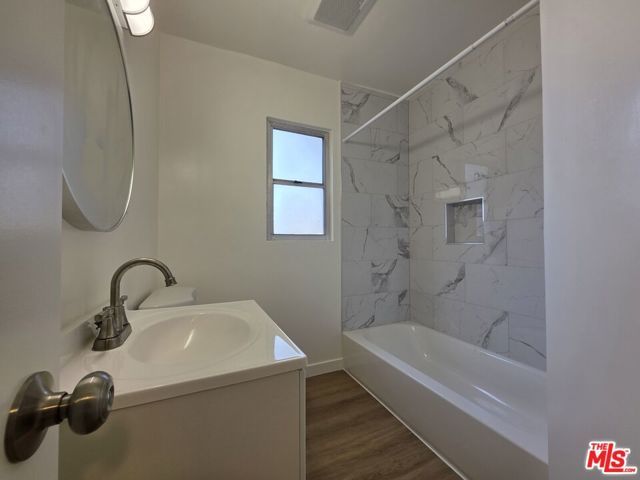 1280 West Boulevard 1282B, Los Angeles, CA 90019
