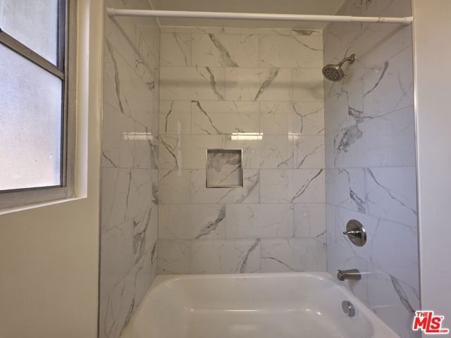1280 West Boulevard 1282B, Los Angeles, CA 90019