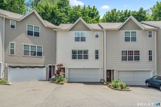 22 2nd Avenue 5, Danbury, CT 06810