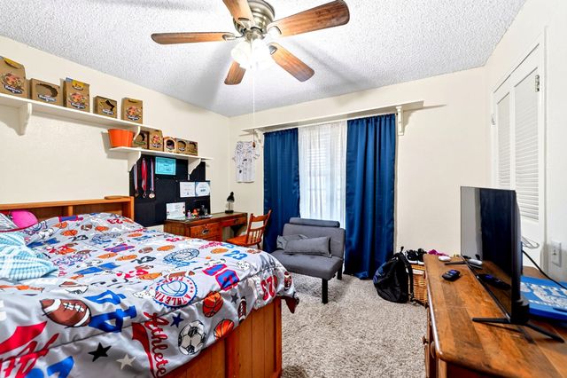 1022 Robin Road, Oak Ridge, TX 75161