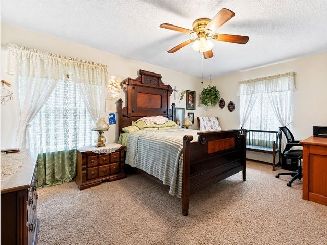 1022 Robin Road, Oak Ridge, TX 75161