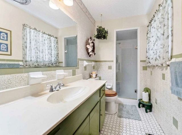 1022 Robin Road, Oak Ridge, TX 75161