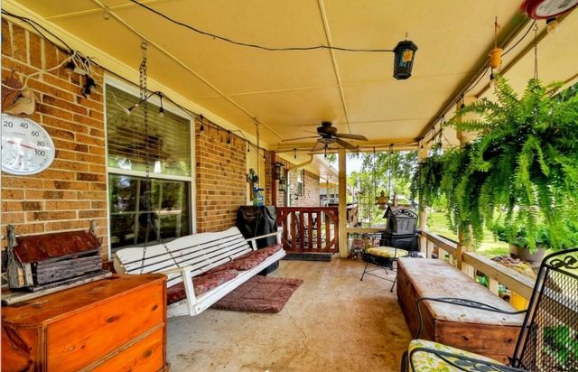 1022 Robin Road, Oak Ridge, TX 75161