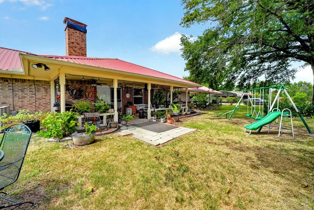 1022 Robin Road, Oak Ridge, TX 75161