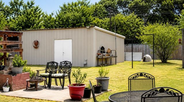 1022 Robin Road, Oak Ridge, TX 75161