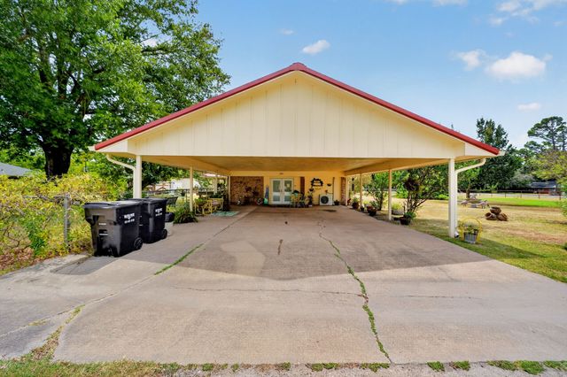 1022 Robin Road, Oak Ridge, TX 75161