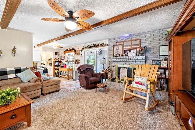 1022 Robin Road, Oak Ridge, TX 75161