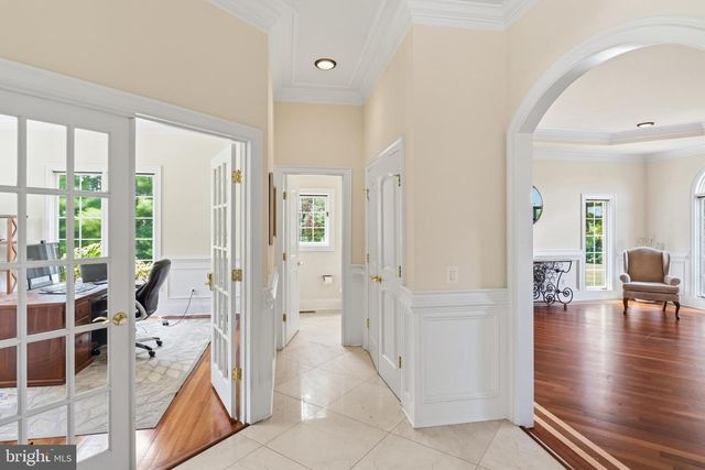 40163 BEACON HILL DR, Leesburg, VA 20176
