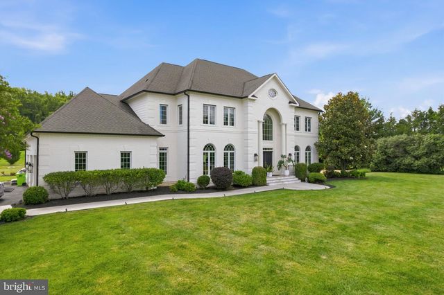 40163 BEACON HILL DR, Leesburg, VA 20176