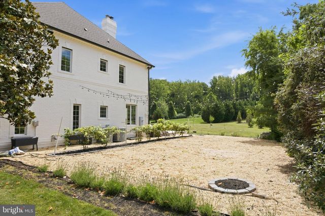 40163 BEACON HILL DR, Leesburg, VA 20176