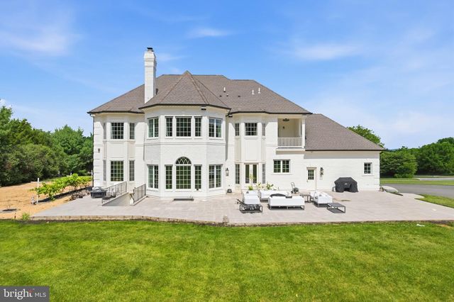 40163 BEACON HILL DR, Leesburg, VA 20176