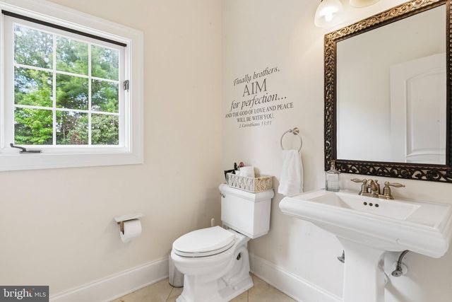 40163 BEACON HILL DR, Leesburg, VA 20176