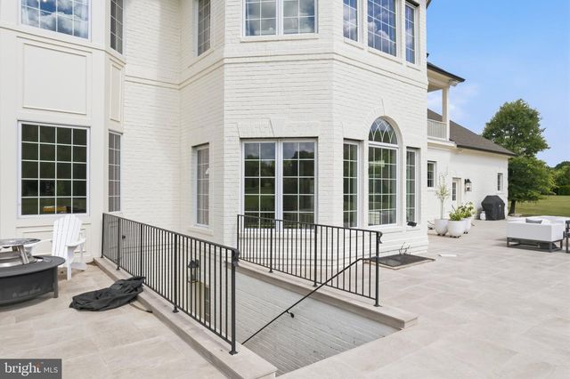 40163 BEACON HILL DR, Leesburg, VA 20176