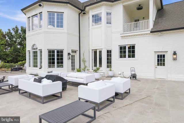40163 BEACON HILL DR, Leesburg, VA 20176