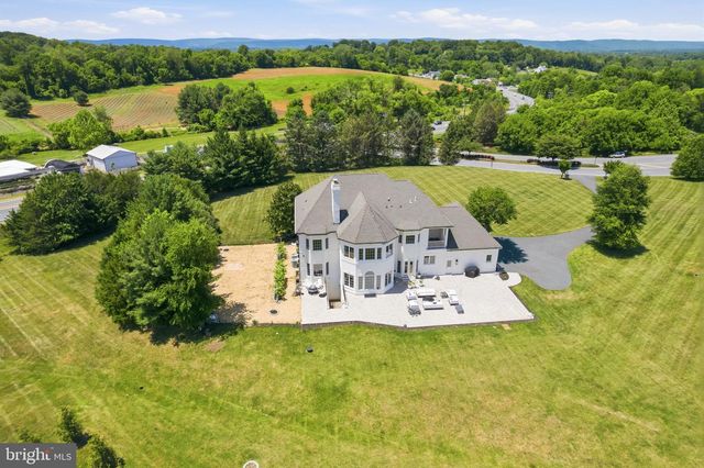 40163 BEACON HILL DR, Leesburg, VA 20176