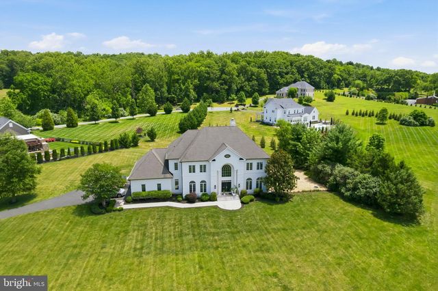 40163 BEACON HILL DR, Leesburg, VA 20176
