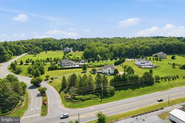 40163 BEACON HILL DR, Leesburg, VA 20176