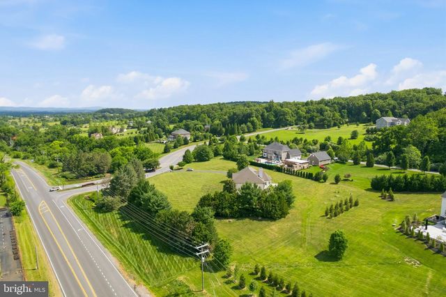 40163 BEACON HILL DR, Leesburg, VA 20176