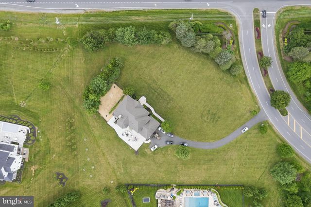 40163 BEACON HILL DR, Leesburg, VA 20176