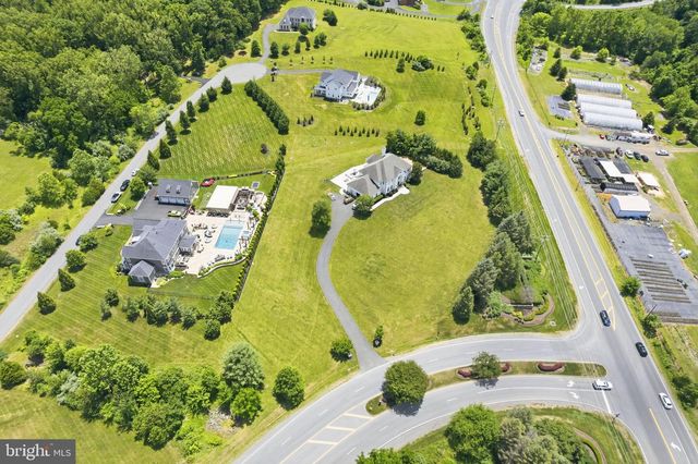 40163 BEACON HILL DR, Leesburg, VA 20176