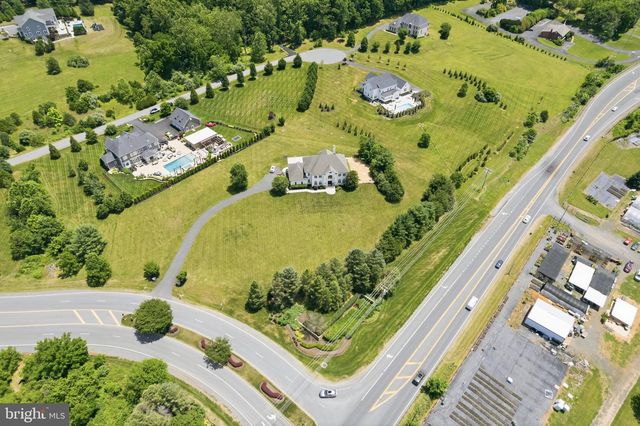 40163 BEACON HILL DR, Leesburg, VA 20176