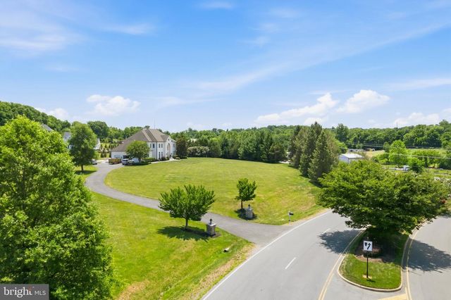 40163 BEACON HILL DR, Leesburg, VA 20176